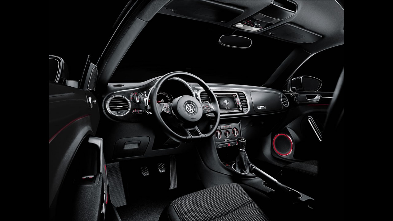 Novo Beetle 2012: Novas fotos mostram esportividade e também o acabamento interno