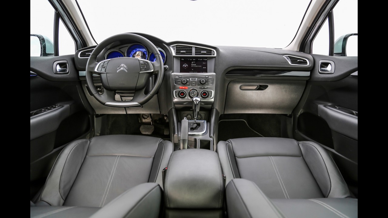 Teste CARPLACE: os novos Focus e Sentra encaram Civic e C4 Lounge