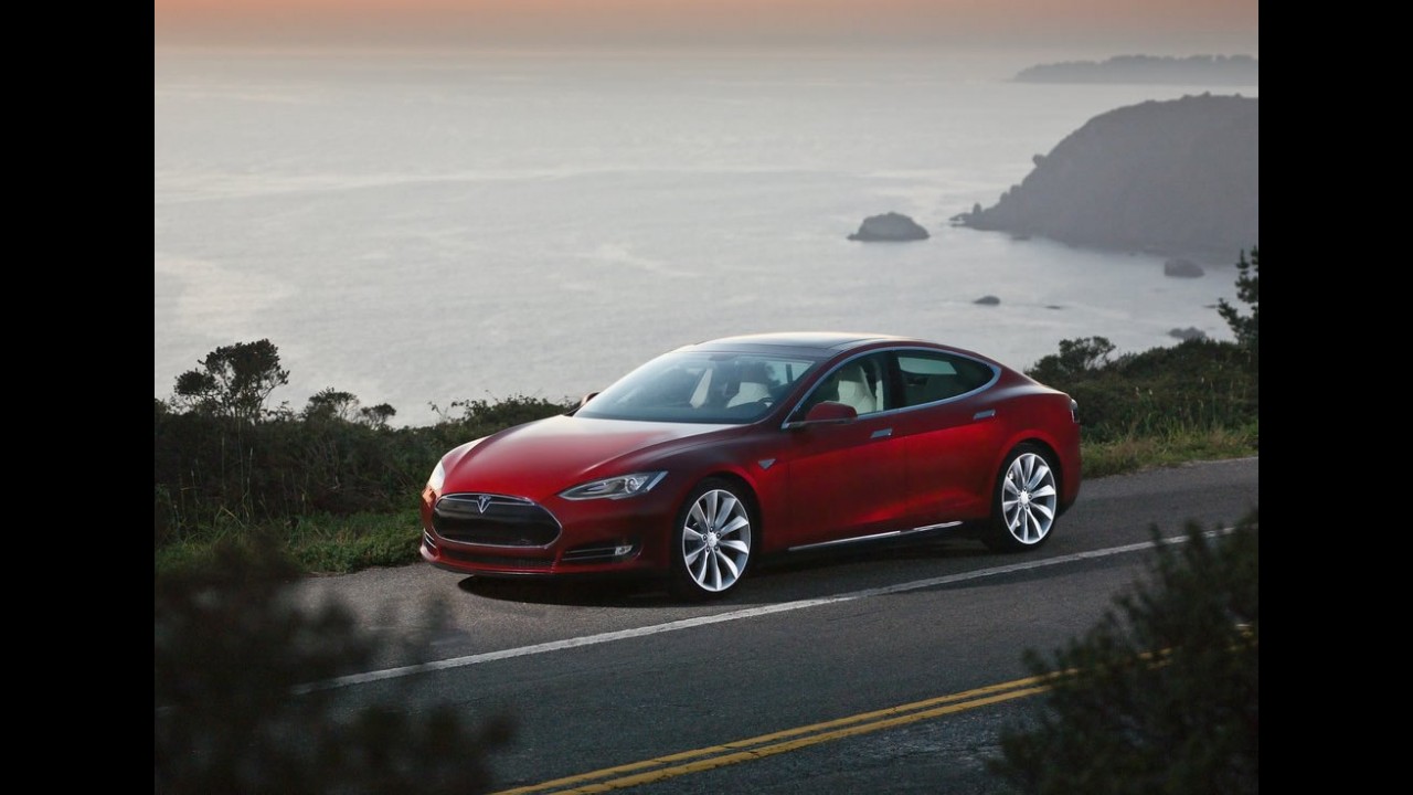 Tesla Model S supera Chevrolet Volt e Nissan Leaf em vendas nos EUA