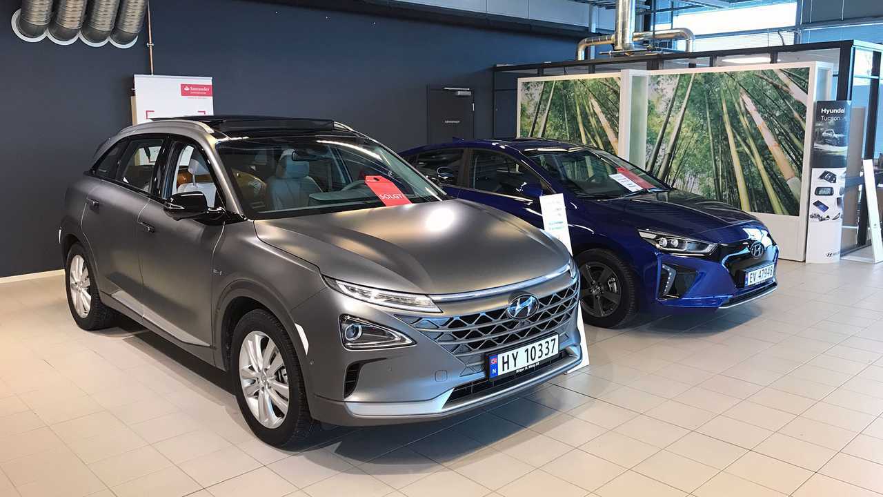 A Hyundai Nexo and Ioniq EV display