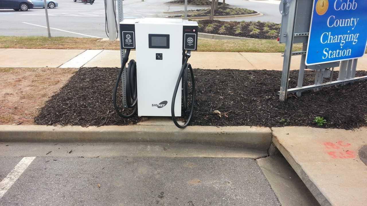 Signet DCFC cabinet with Greenlots network