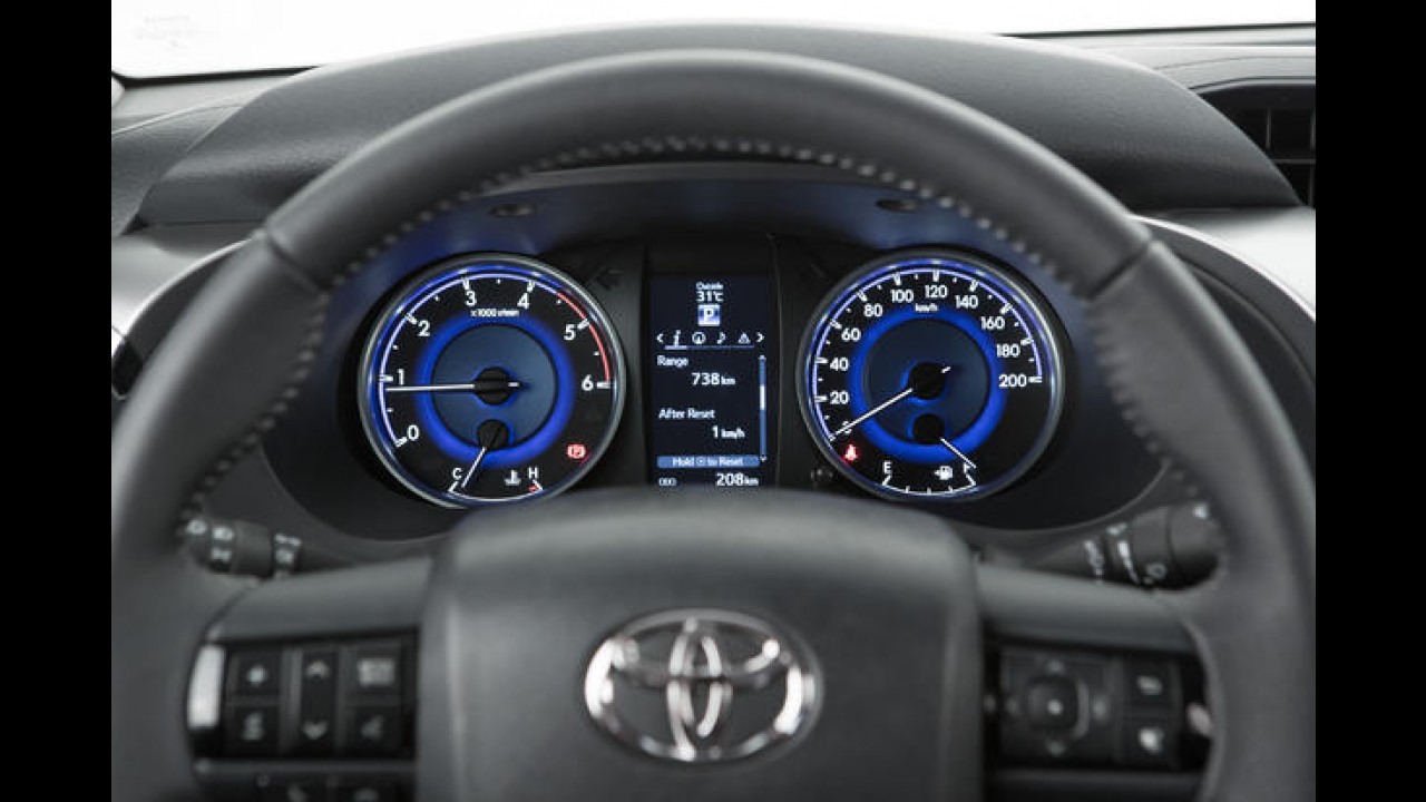Volta rápida: Nova Hilux 2016 muda de corpo sem perder a alma