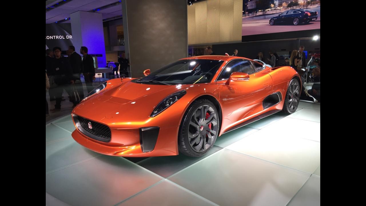 Massa pilota Jaguar C-X75, o supercarro do vilão de 007 Spectre
