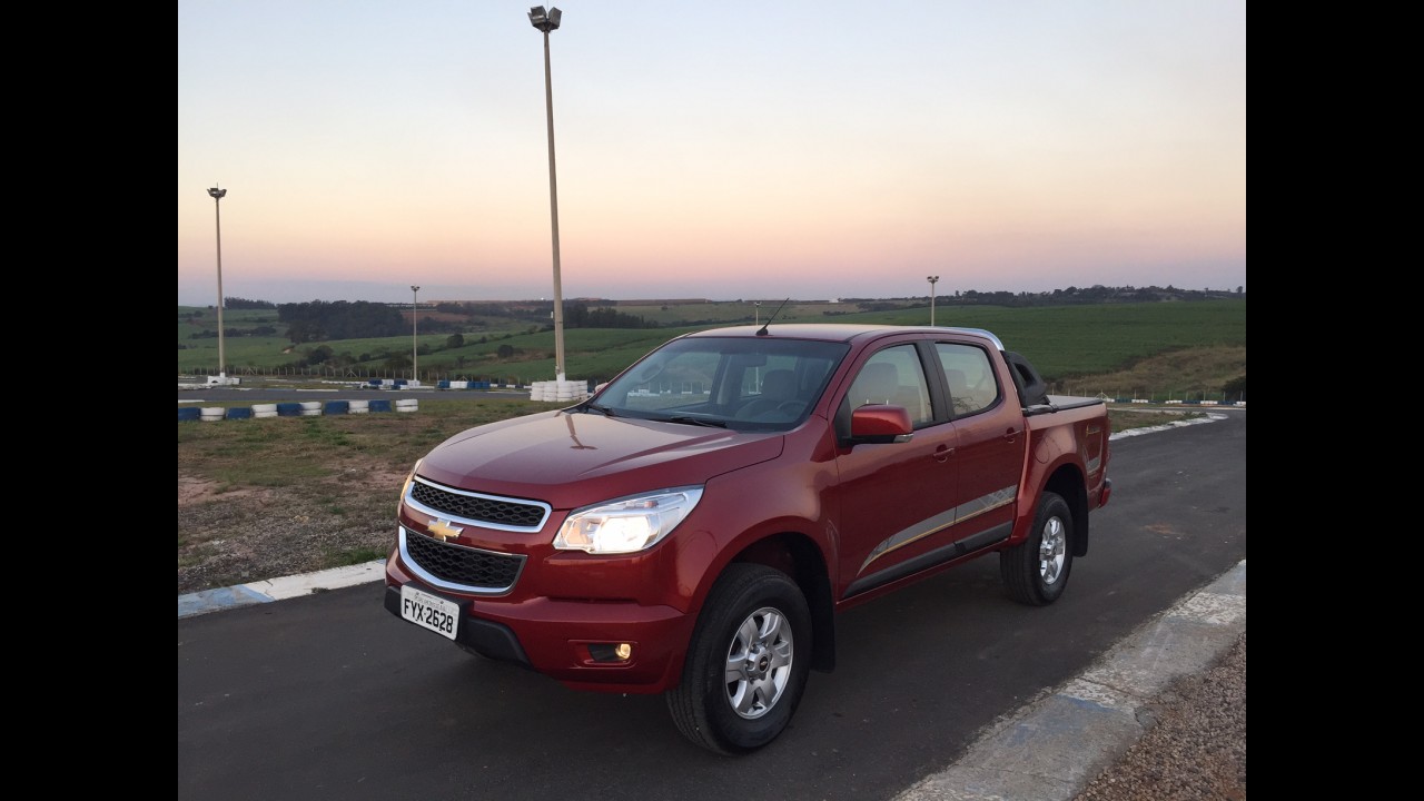 Mais vendidos: Renegade vence HR-V e Prisma é top 5; Onix dispara na liderança