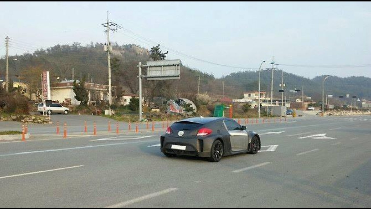 Surpresa: Hyundai testa Veloster com motor central e tração traseira!