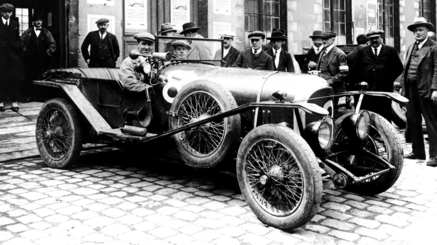 2017 - Bugatti rencontre Bentley à Rétromobile