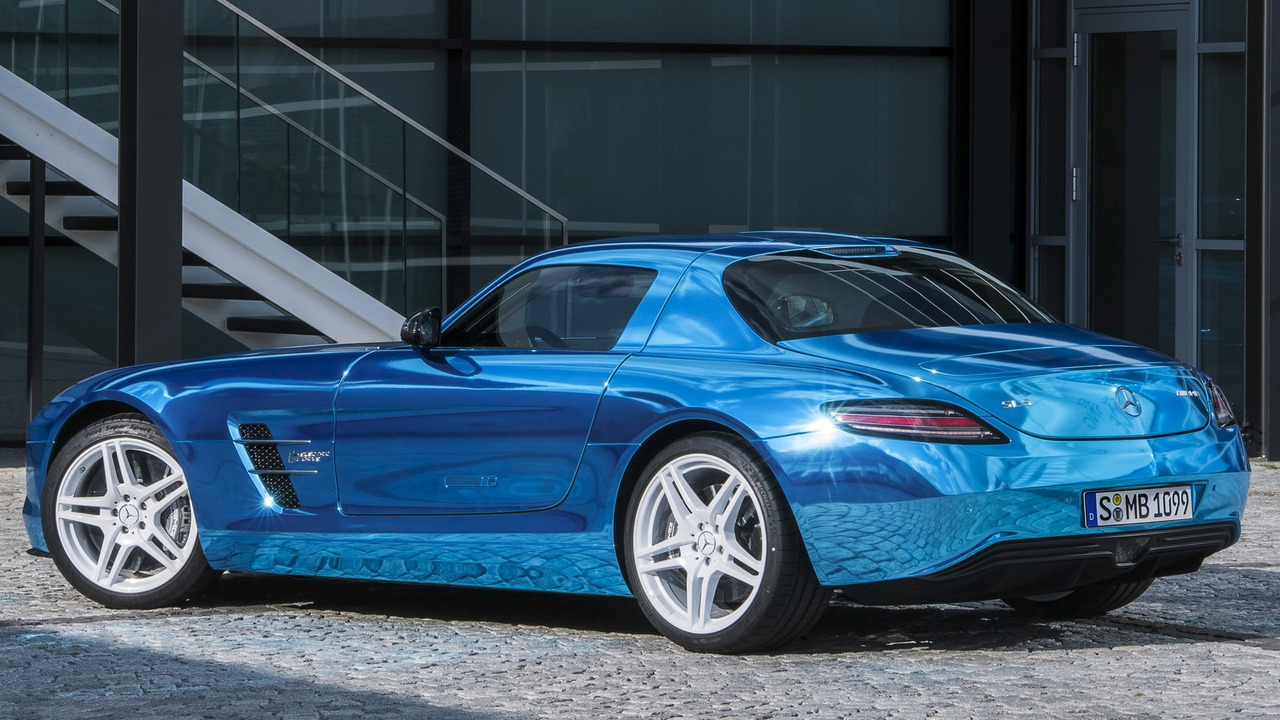 Mercedes Sls Amg With 1 025 Hp Eats Miles On The Autobahn