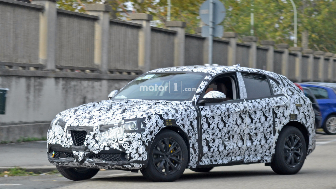 2018 Alfa Romeo Stelvio spy photo
