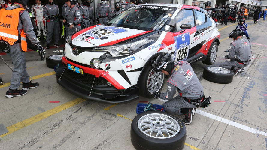 #326 Toyota Gazoo Racing, Toyota C-HR Racing- Masahiko Kageyama, Kumi Sato, Tomoyuki Katayama