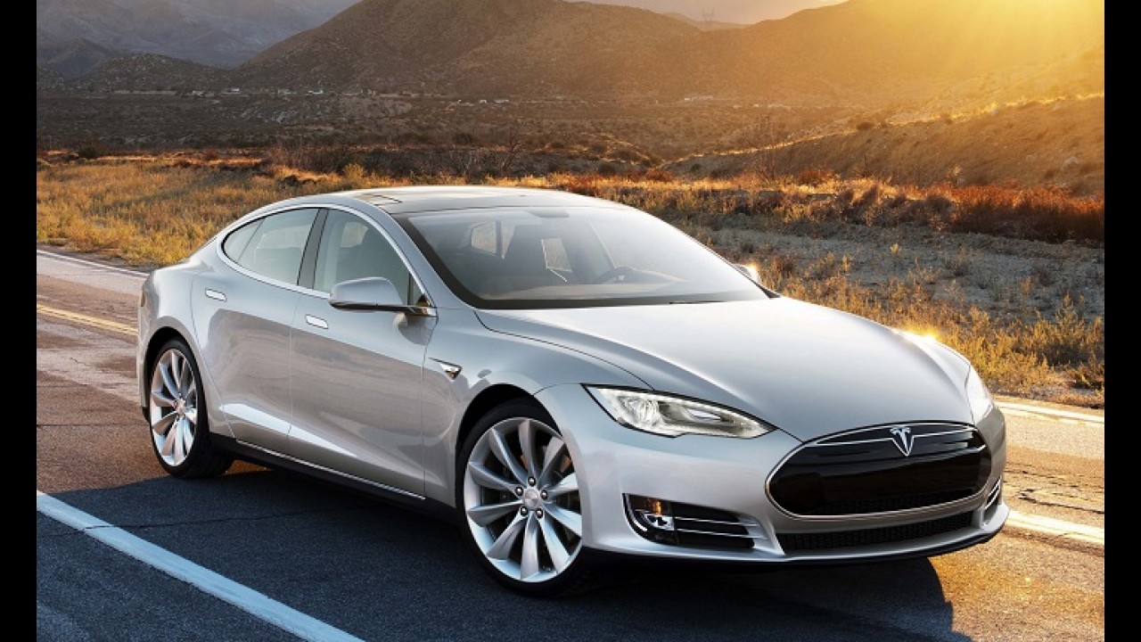 "Atingimos o limite dos motores a gasolina e diesel" diz CEO da Tesla