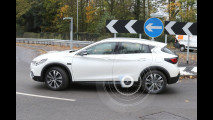 Infiniti QX30, le foto spia