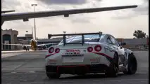 Nissan GT-R Nismo, 304 km/h in derapata