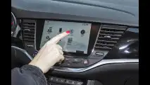 Opel Astra, l’auto a cui basta “chiedere” 