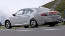Skoda Superb facelift spy photo