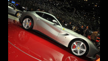 Ferrari F12berlinetta: le sue forme scavate dagli elementi