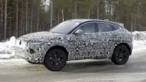 Jaguar E-Pace, le foto spia dei test sulla neve