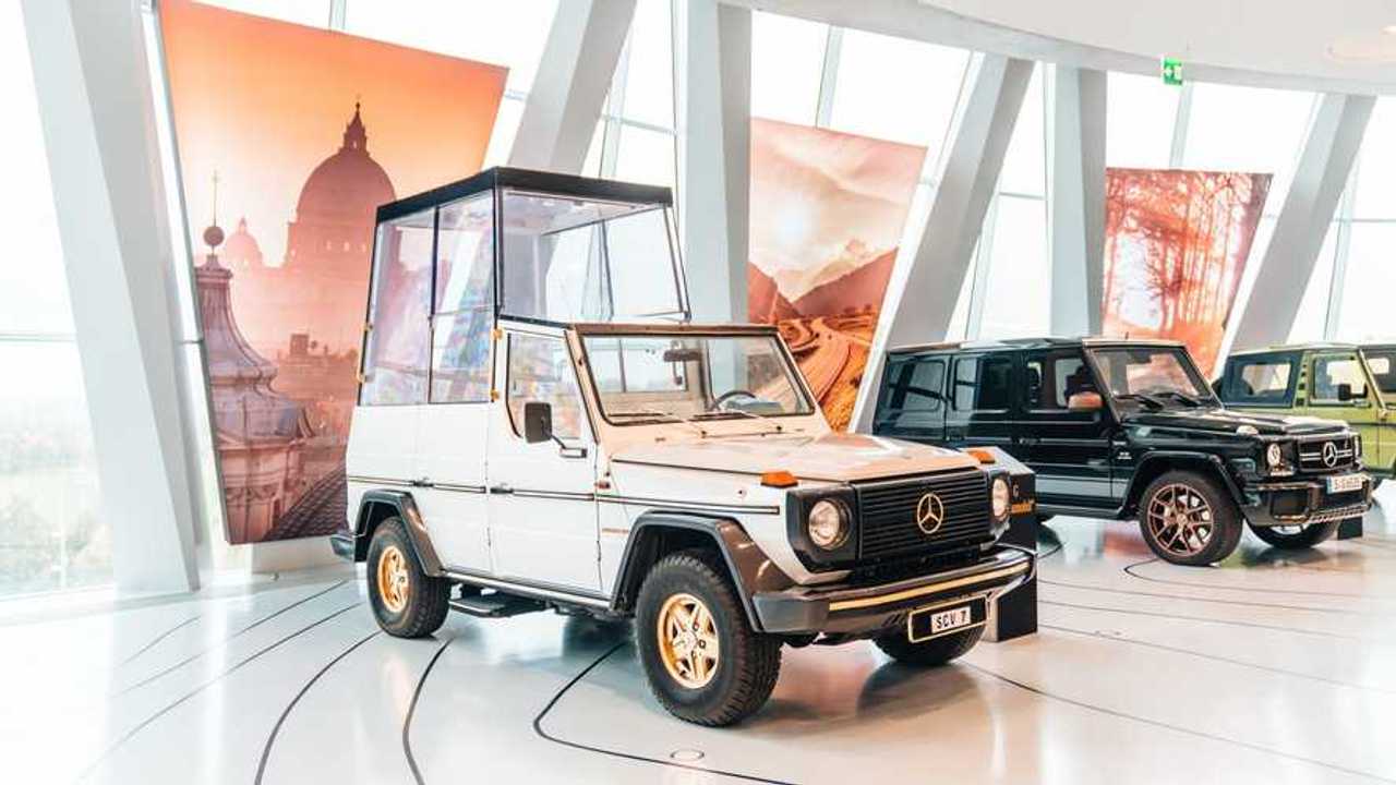 Mercedes'in Papaya Özel Otomobili Popemobile