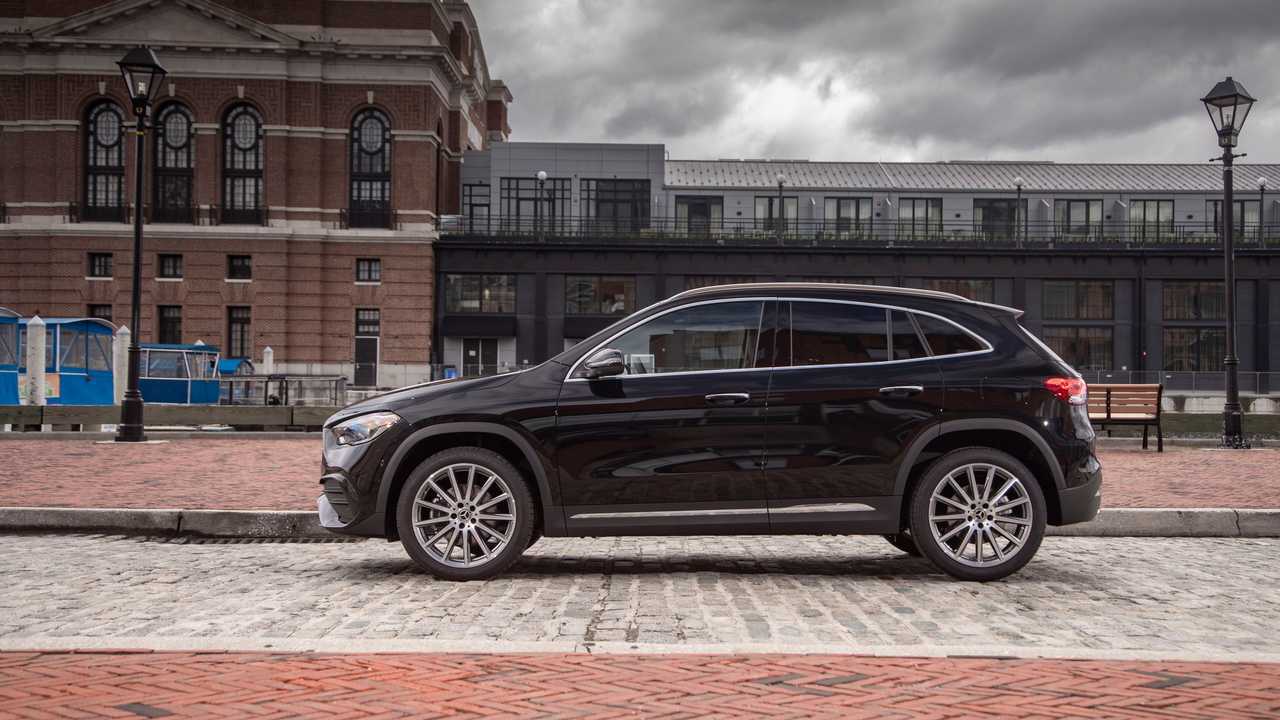 2021 Mercedes-Benz GLA-Class profile tight