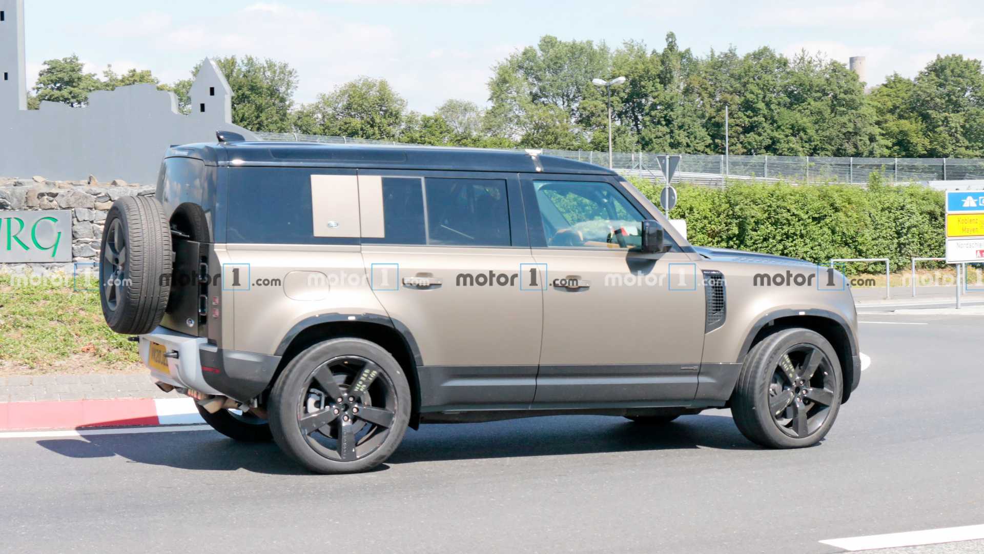 Land Rover Defender V8 Spy Photos | Motor1.com Photos