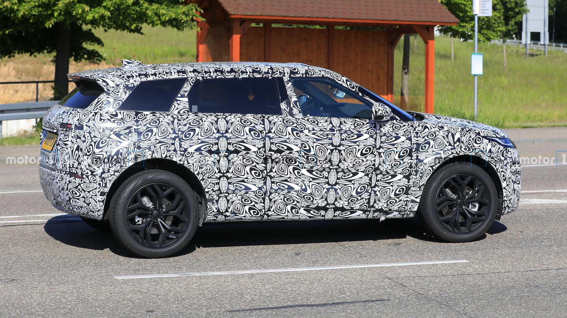 seven-seat-range-rover-evoque-spy-shots.jpg