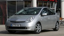 Toyota Prius (Generation II): Die Ende 2003 eingeführte zweite Generation sah deutlich anders aus