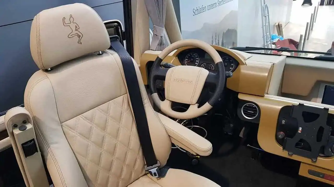 Dunyanin Ilk Ustu Acik Karavanini Gorun