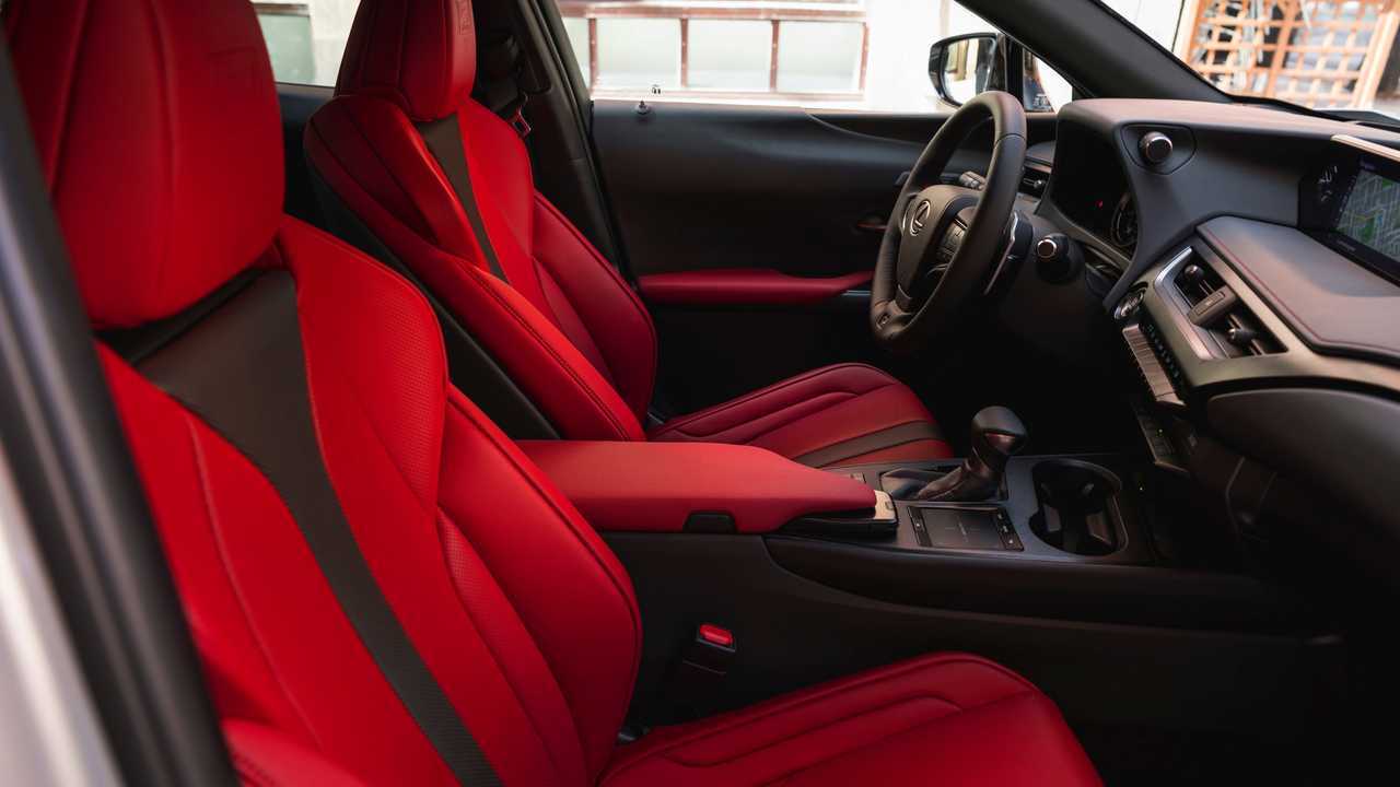 Lexus UX 250h, la prova su strada