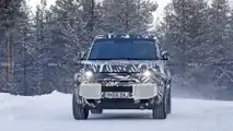 Yeni Land Rover Defender'ın Karlı Havadaki Casus Fotoğrafları