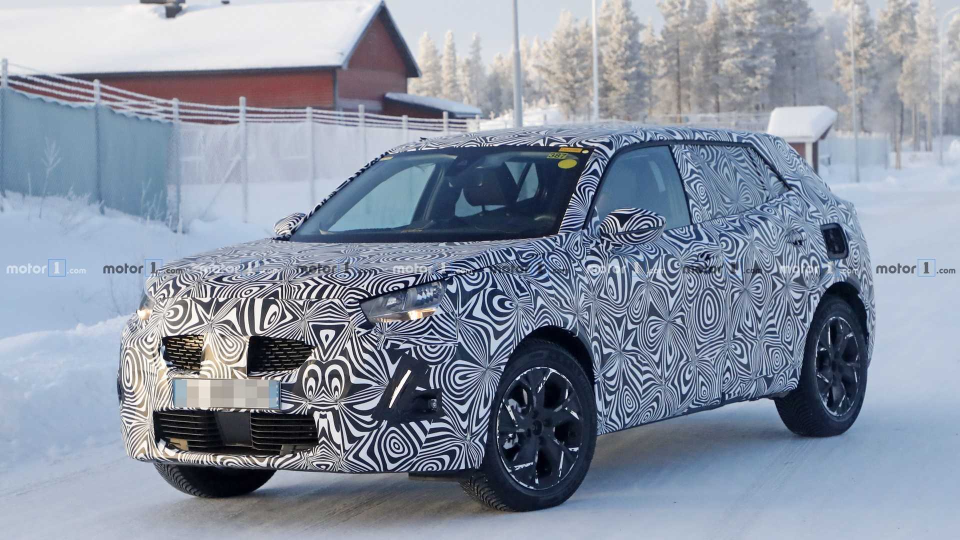 peugeot-2008-first-spy-photos.jpg