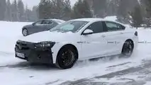 Opel Insignia nuova foto spia