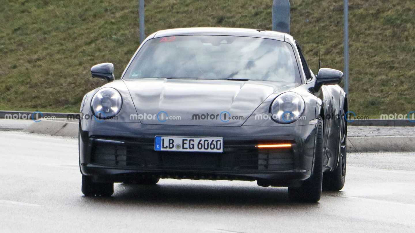 2022 Porsche 911 Safari spy photo