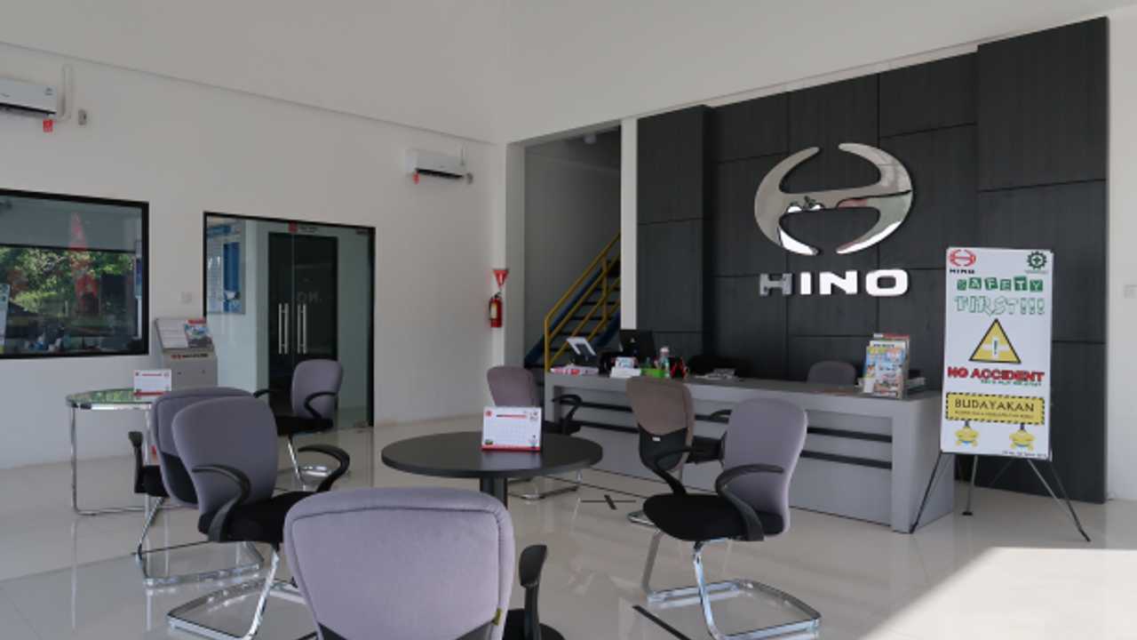 Sales Counter Hino Sintang milik dealer Automobil Borneo Perdana (ABP) 2