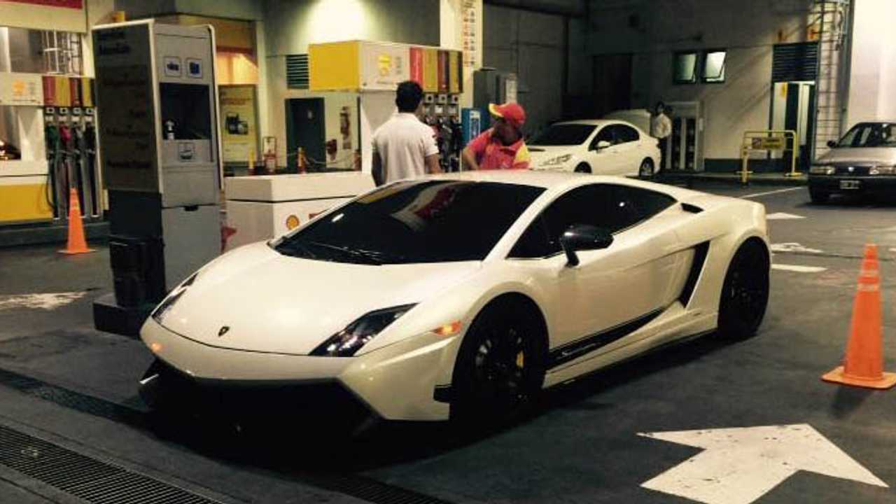 Euforia paparazzi por un Lamborghini Gallardo Superleggera en Buenos Aires