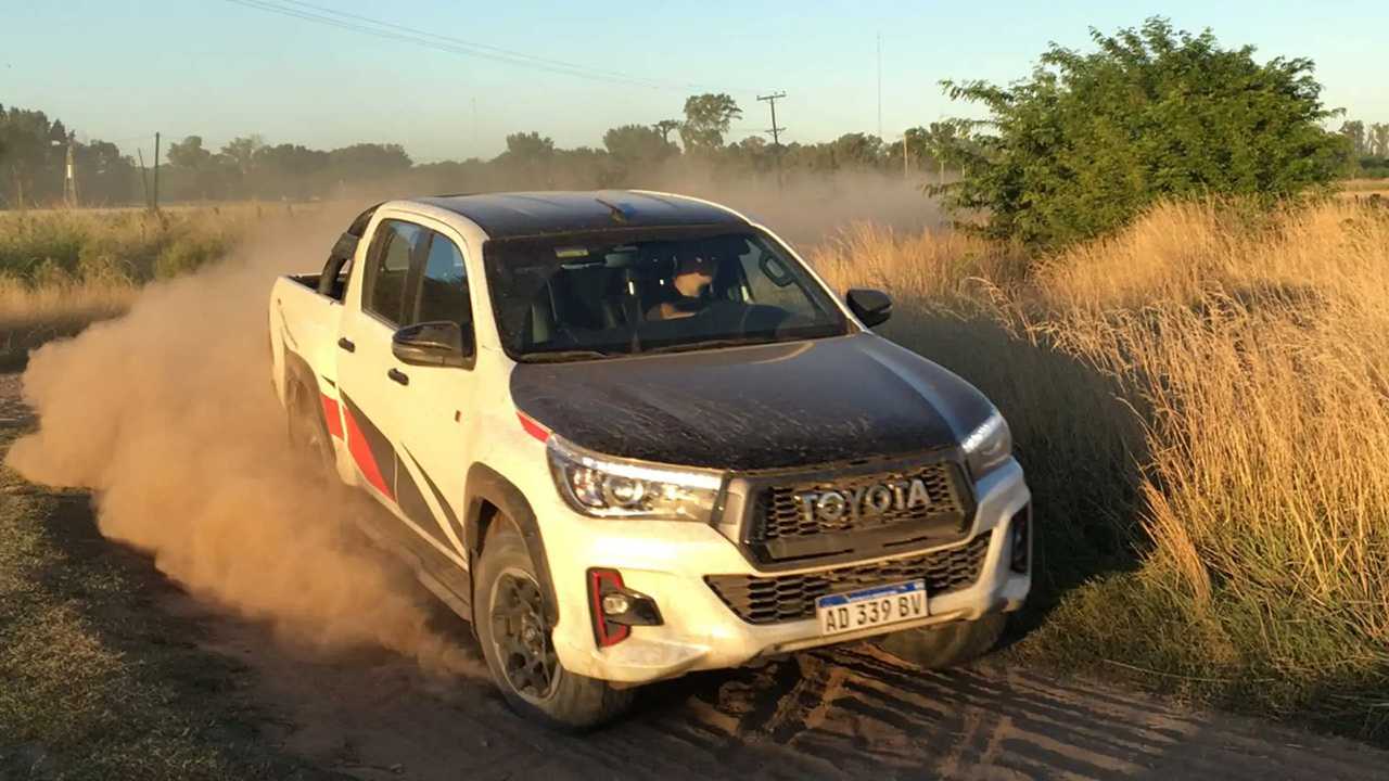 Crítica: Toyota Hilux GR Sport 4x4 Manual (“0000”)