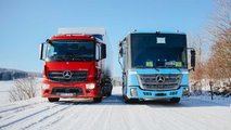 Mercedes-Benz eActros (red) and Mercedes-Benz eEconic (blue)
