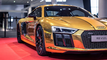 Gold Audi R8 V10 Plus
