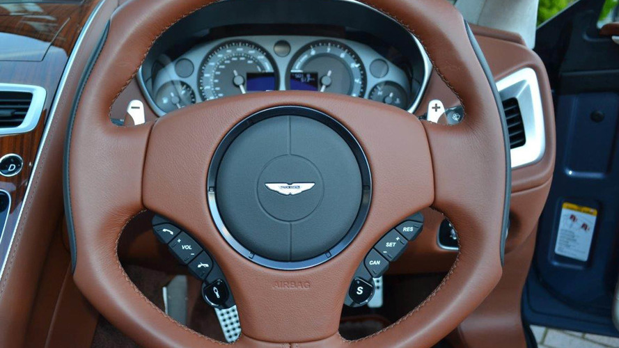 Aston Martin Vanquish Volante AM37