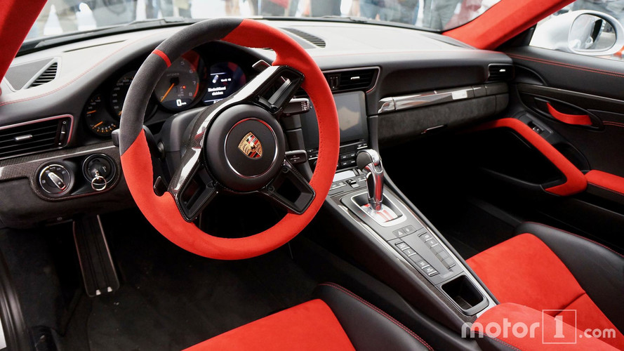 Porsche 911 GT2 RS Goodwood 2017