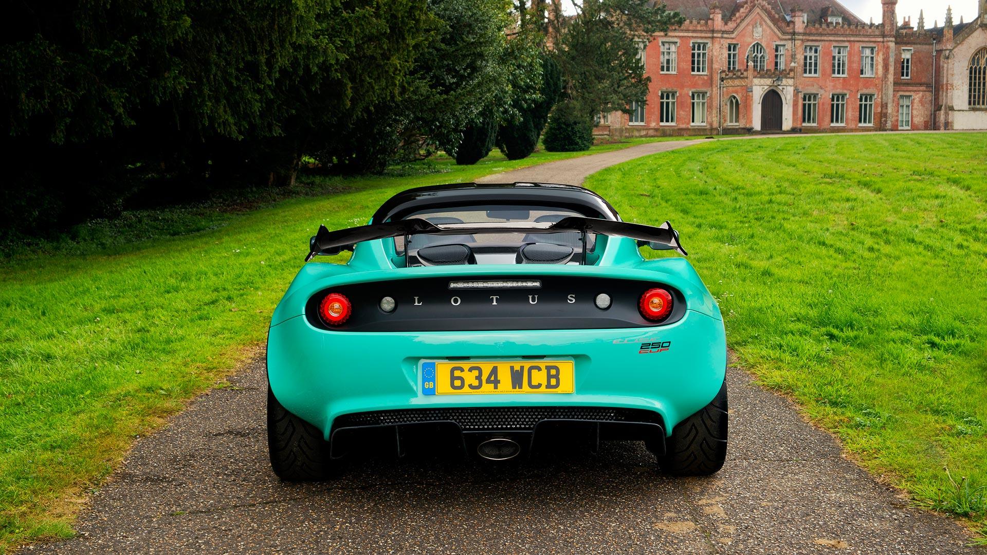 Lotus Elise Cup 250 Continues Company\'s Obsession With Lightness Lotus Elise Cup 250 Continues Company\'s Obsession With Lightness