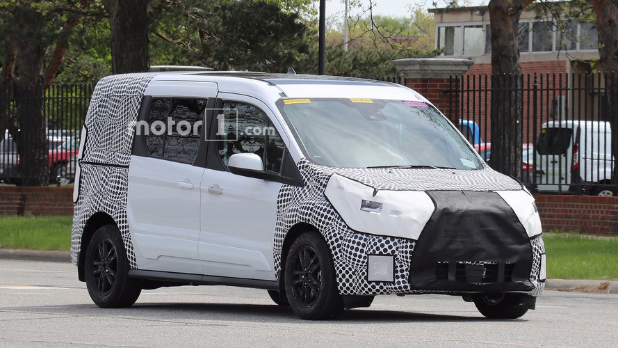 Makyajlı Ford Transit Connect casus fotoğrafları