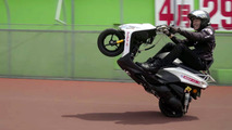 Japon motosikletçi ön kaldırma rekoru kırdı