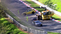 Opel Astra GTC Nürburgring'de kaza yapıyor