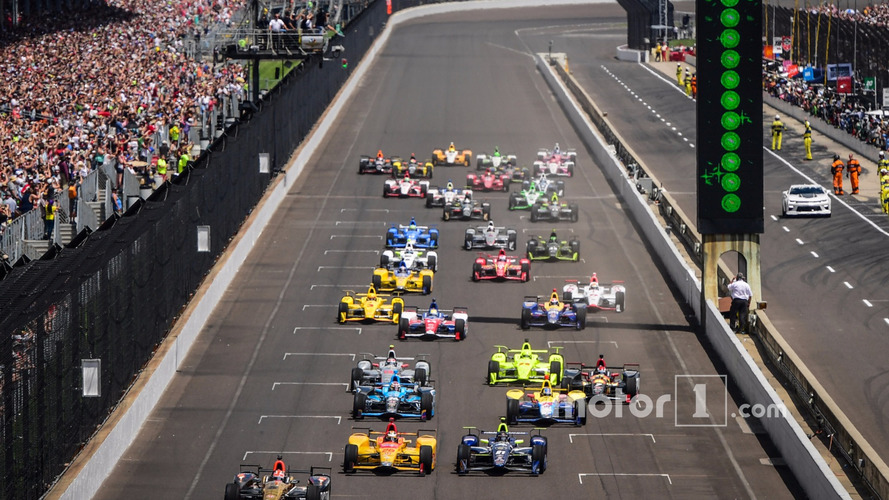 Start- James Hinchcliffe, Schmidt Peterson Motorsports Honda leads