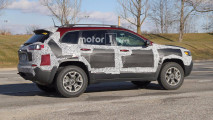 Jeep Cherokee restyling, le foto spia
