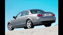 Jaguar poliert S-Type