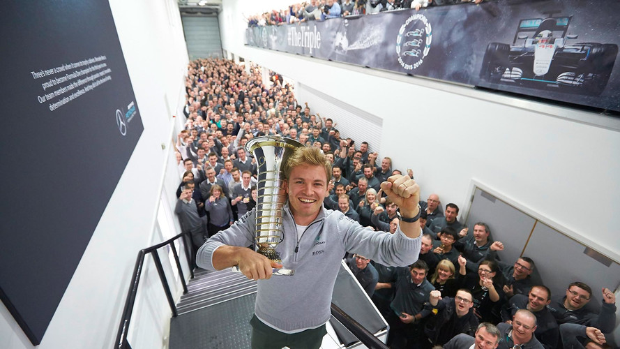 Nico Rosberg trofeo campeón F1