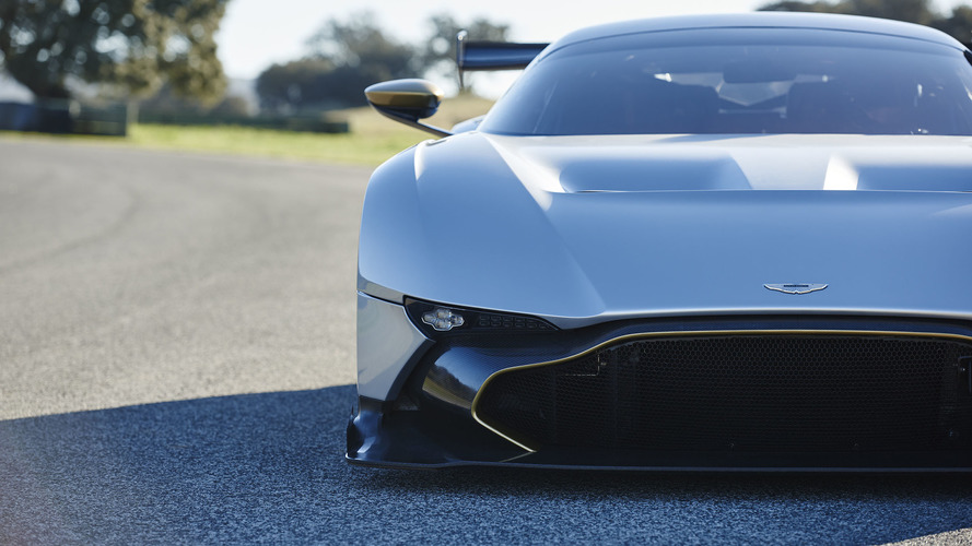 Aston Martin Vulcan and Koenigsegg One:1 Titanium Trials Clone Rival Videos