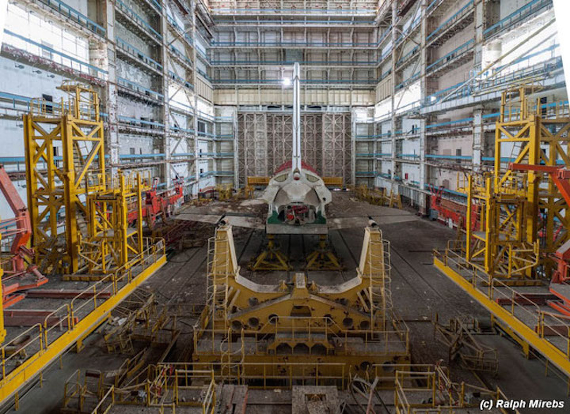 This Abandoned Soviet Space Center Looks Like Something Out of a Movie