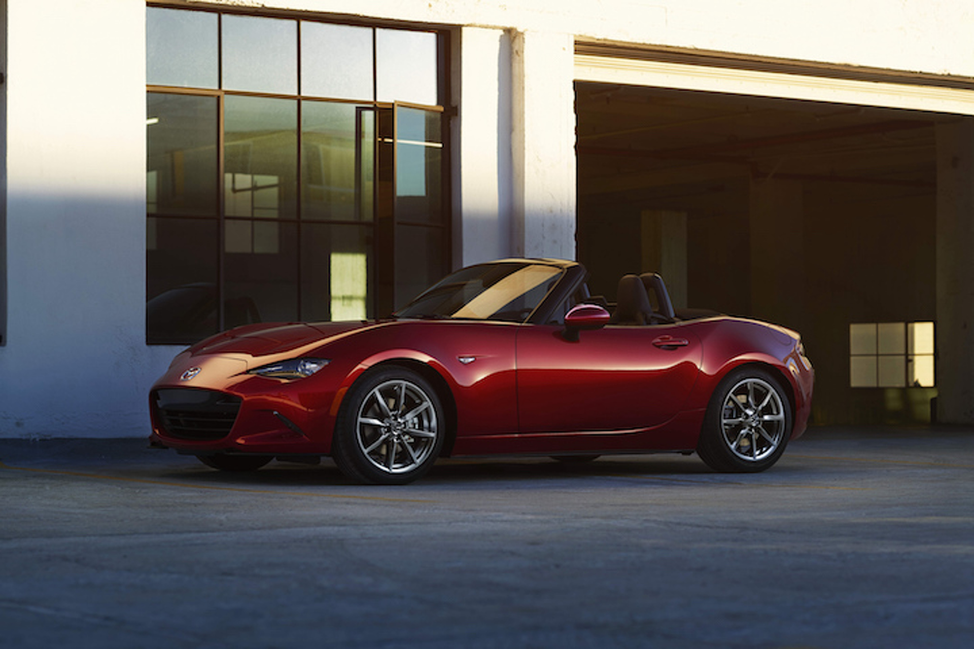 2016 Mazda MX-5 Miata Shows Off Perfect 50/50 Weight Balance
