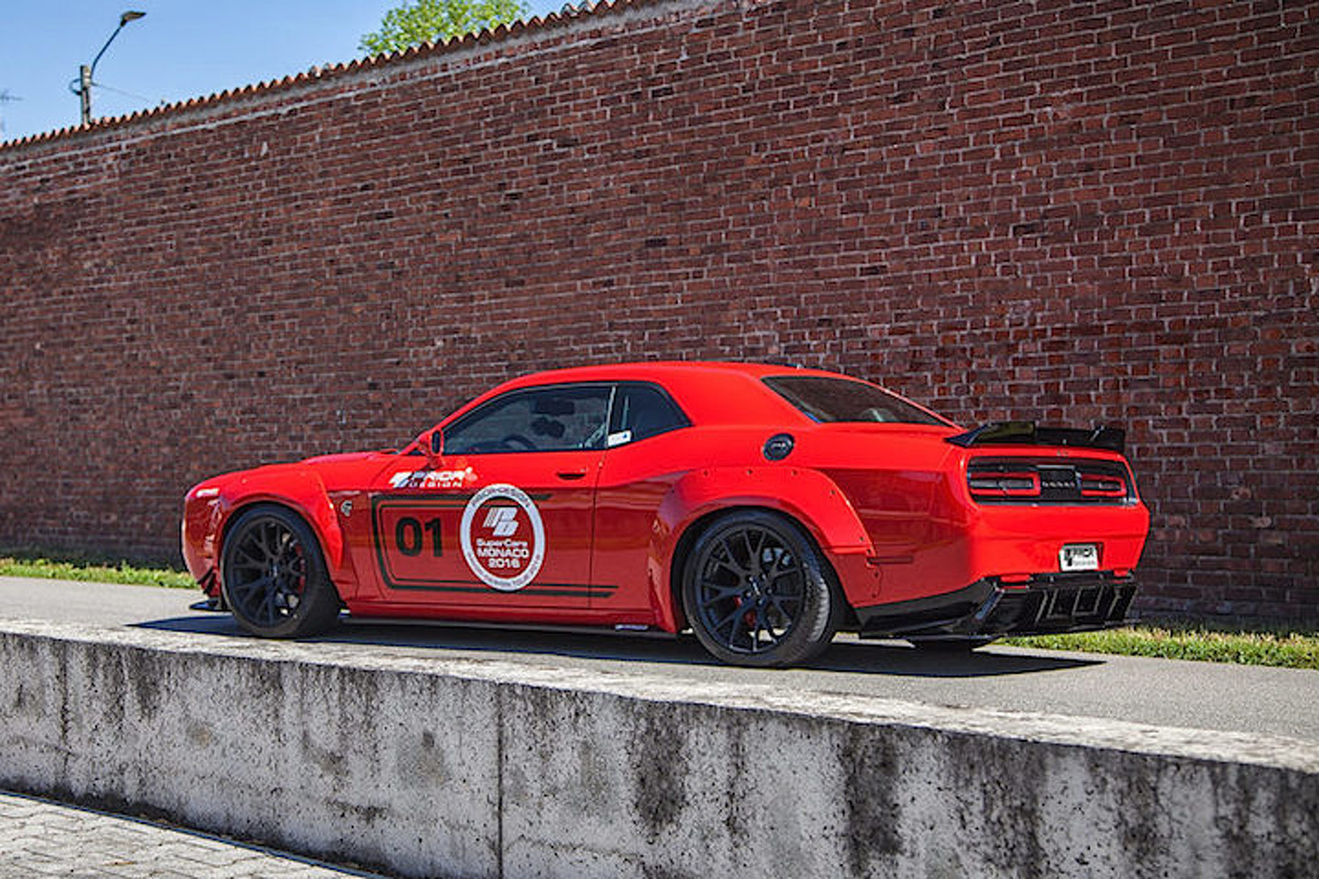 900-HP Challenger Hellcat Widebody Has a Flair for the Dramatic